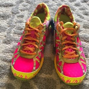 ASICS size 7 gel NOOSA  tri 9 GR